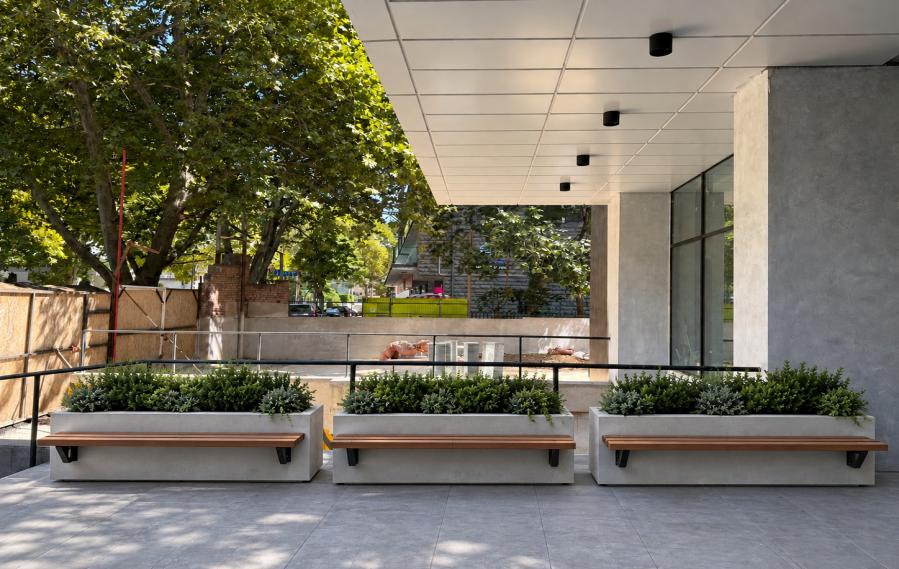 Main entrance and arrival area of Krtsanisi Modern